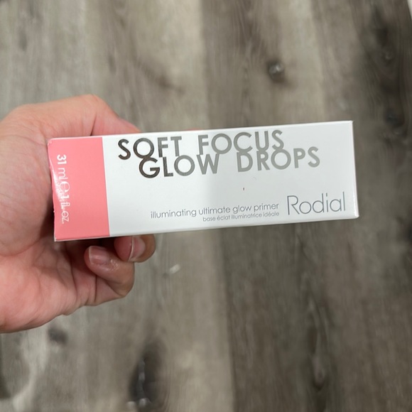 Soft Focus Glow Drops Makeup Soft Focus Glow Drops Glow Primer